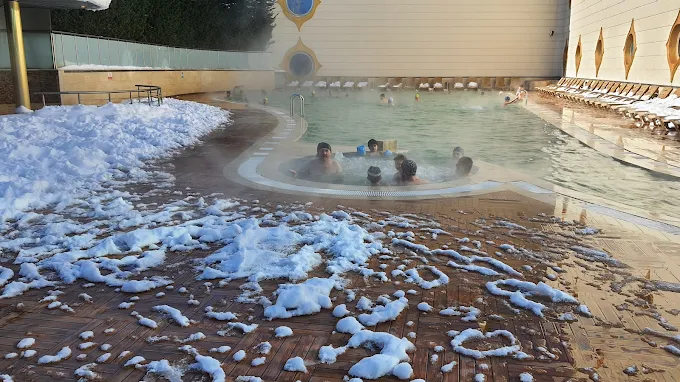 Sarot Termal Açık Termal Havuzlar Kar Yağarken Havuz Keyfi