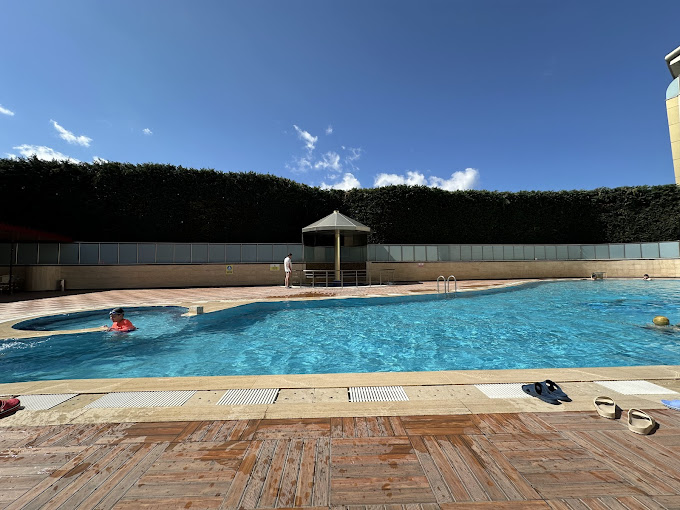 Kar Yağarken Havuz Keyfi